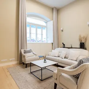 feels-like-home-cais-sodr-trendy-duplex.hotels-lisbon-portugal.com/