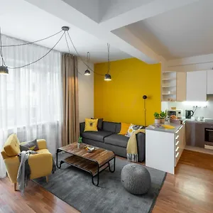 Leaf By Adrez Apartment